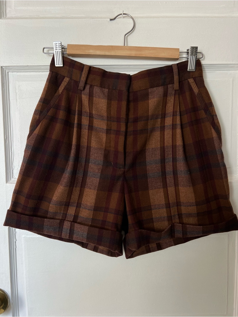 Wilfred Autumn Plaid Women’s Shorts in Brown